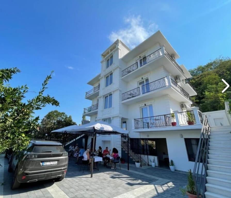 Hotel Fama Škalngur Eksteriør billede