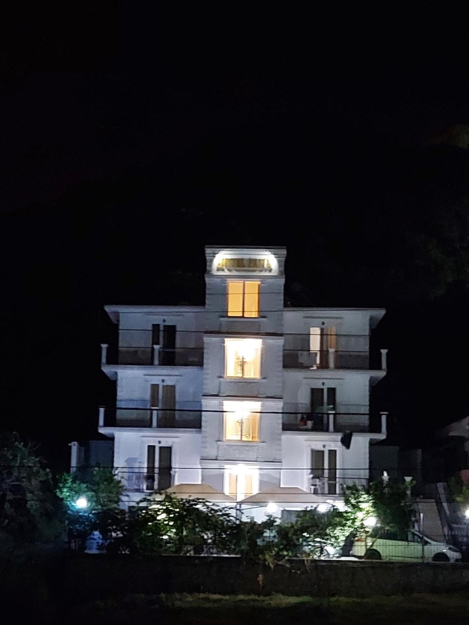Hotel Fama Škalngur Eksteriør billede